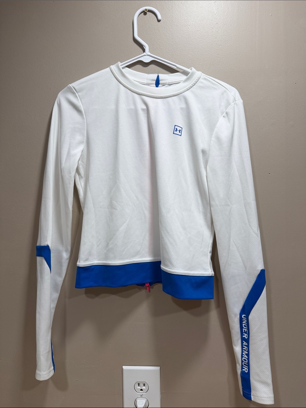 Under Armour White & Blue Long-Sleeve Top small